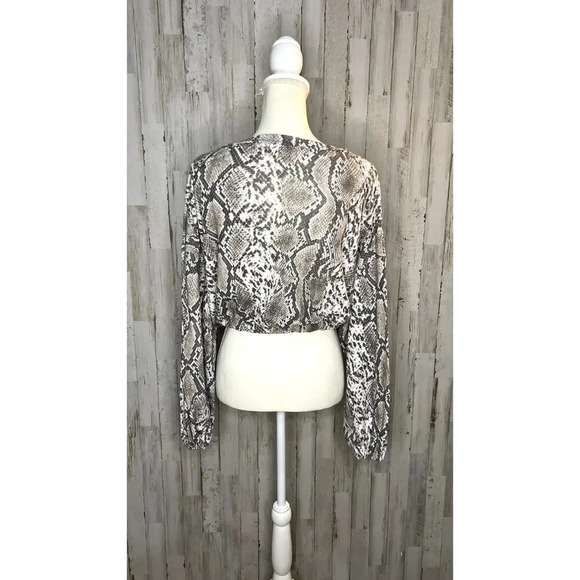 Altar'd State Women's Size Small Snakeskin Long Sleeve Cropped Top Blouse - Picture 4 of 6